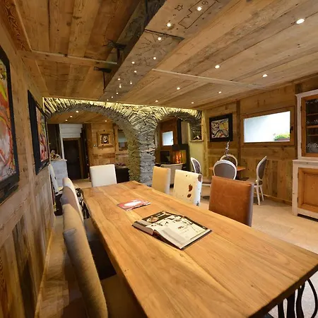La Maison De Dolphe Chalet De Charme & Art Gallery-2