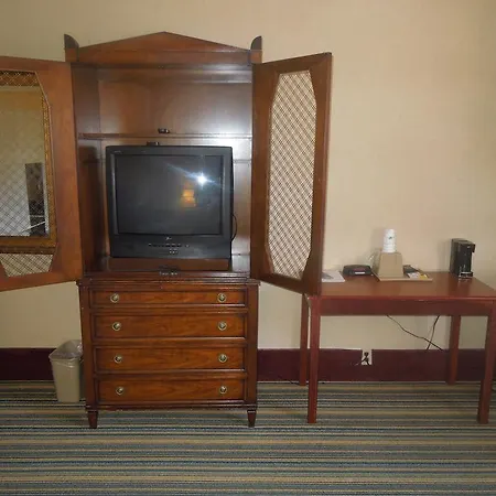 Super 8 By Wyndham Waldorf-3