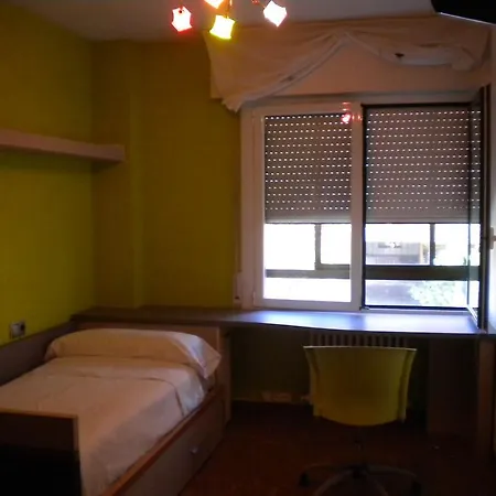 Pensión Room Pamplona-2