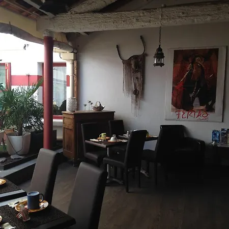Hotel Cote Patio-3