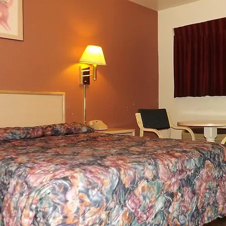 Travelodge By Wyndham Farmington-2