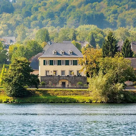 Wein- und Landhaus S A Prüm-3
