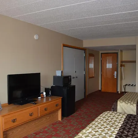 Travelodge By Wyndham Grand Forks-3