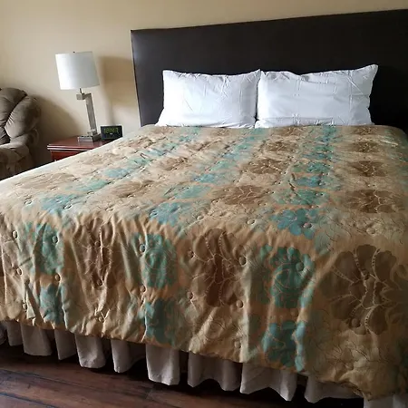 Townhouse Inn & Suites-2