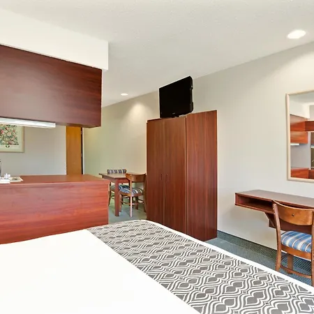 Microtel Inn & Suites By Wyndham Detroit Roseville-3