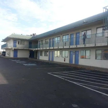 Super 7 Inn-3