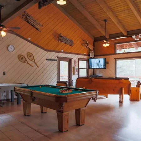 Idyllwild Camping Resort Cabin-3