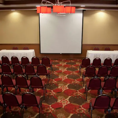 Hilton Garden Inn Milwaukee Airport-3