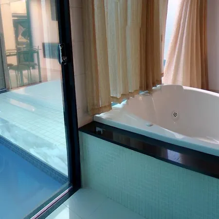 Status Motel Perimetral Adults Only-3