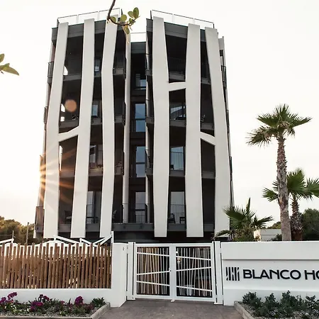 Blank Hotel-3