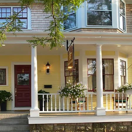 Almondy Inn Bed & Breakfast-3