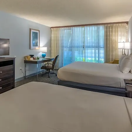 Sawgrass Grand Hotel And Suites Sports Complex-3