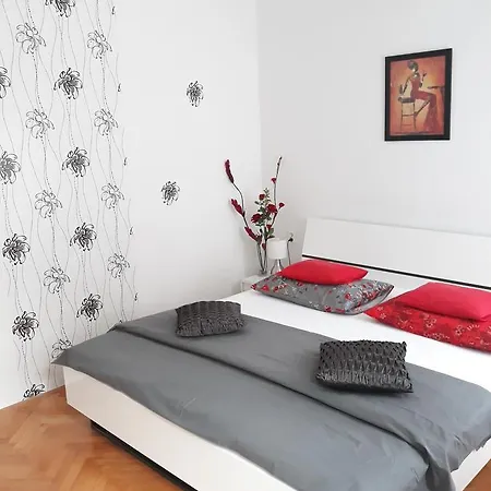 Rooms Miletic Near The Palace-3