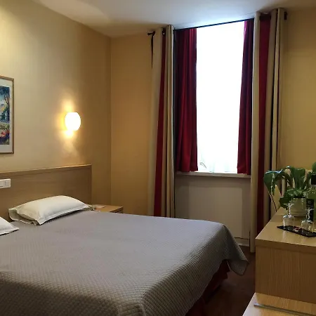 Hotel Ambassador, Completely Renovated-3