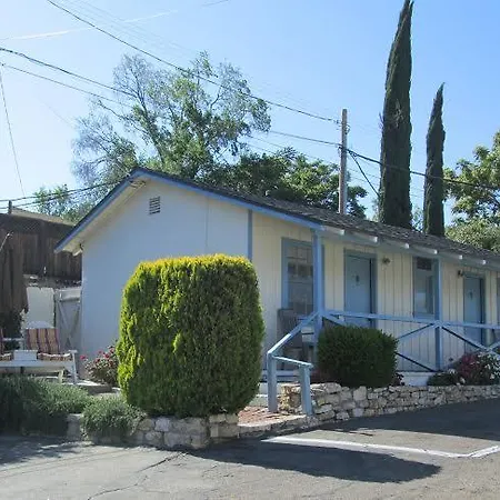 Farmhouse Motel-2