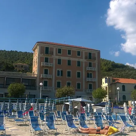 Hotel Monique-3