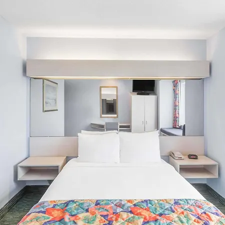 Microtel Inn & Suites By Wyndham Carolina Beach-3