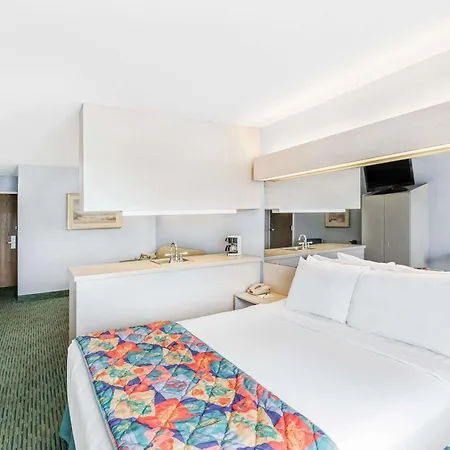 Microtel Inn & Suites By Wyndham Carolina Beach-2