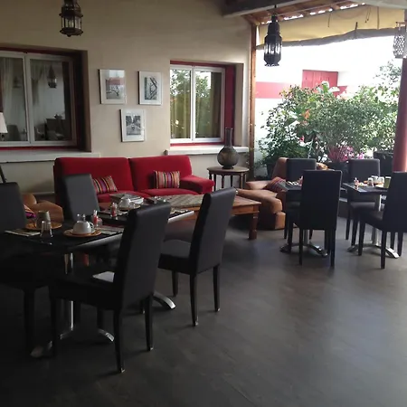 Hotel Cote Patio-2