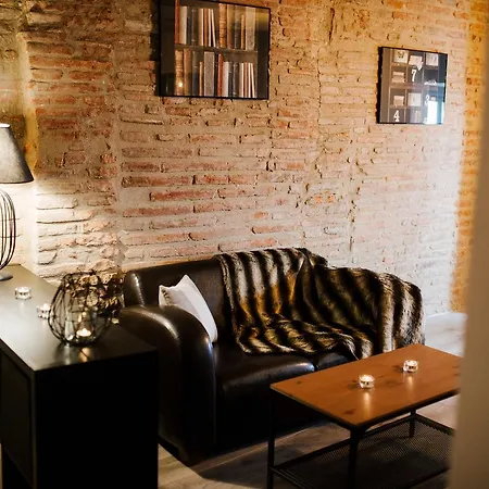 La Suite Romantique avec Jacuzzi au Cœur de Perpignan-3