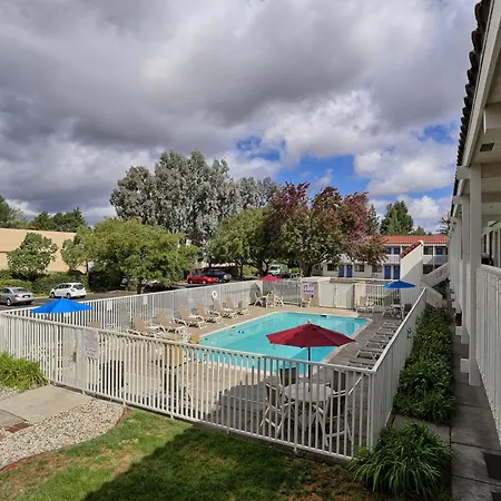 Super 8 By Wyndham Petaluma-2