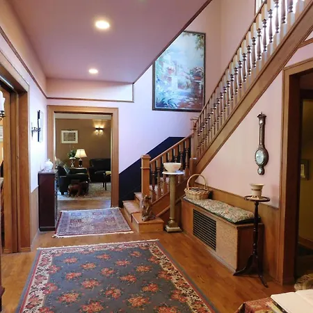 Bacon Mansion Bed And Breakfast-3