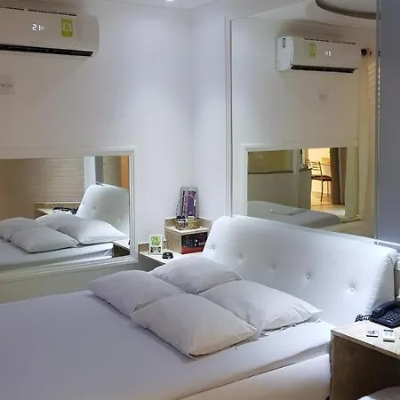 Studio Motel (Adults Only)-3