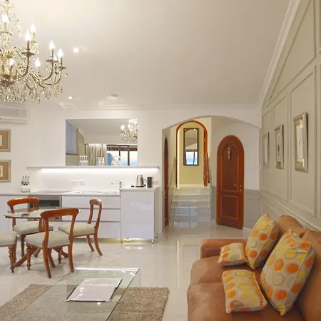 Bayview Penthouses And Rooms-3