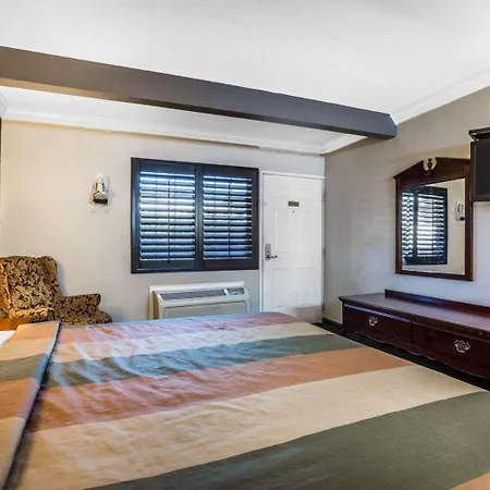 Rodeway Inn Hollywood-3