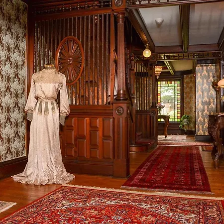 The Towers Bed & Breakfast-3