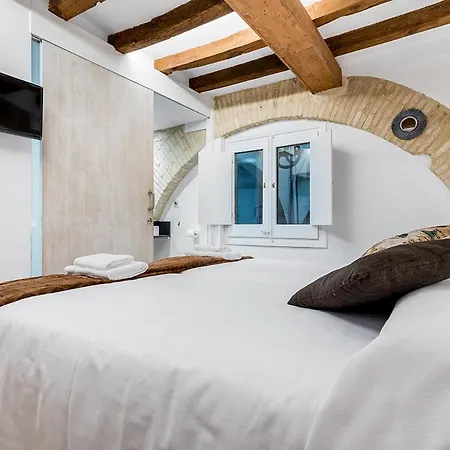 Hostal 977-2