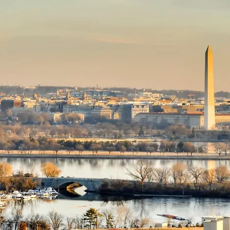 Global Luxury Suites Near Pentagon City-2