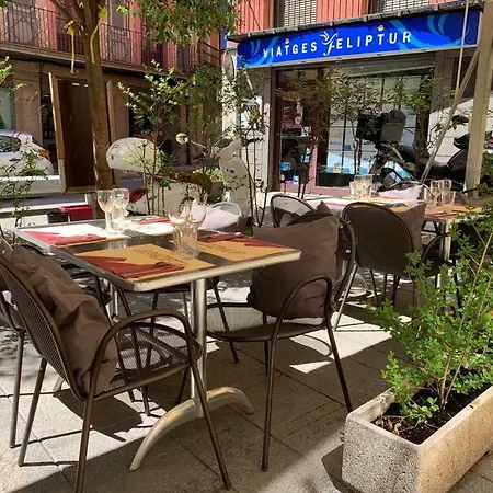 Hostal Del Ripolles-3