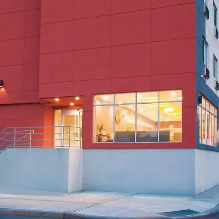 La Quinta Inn & Suites Far Rockaway - Beach Hotel-2