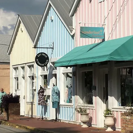 Avalon Bed And Breakfast (Adults Only)-3