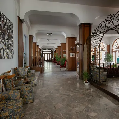Grand Hotel Excelsior-2
