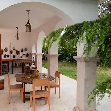 Montjuic Boutique Bed & Breakfast Girona-3