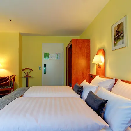 Hotel Elbinsel Free Parking-3