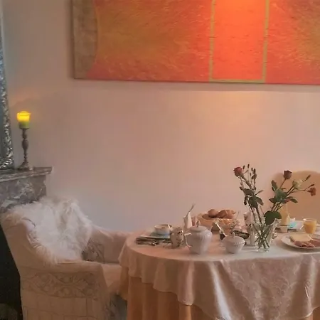 B&B Romantic Rooms Central Haarlem-3