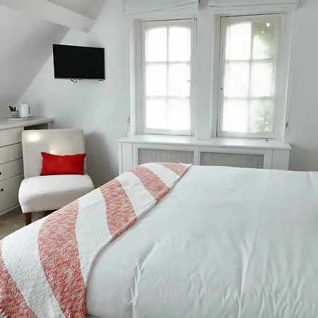 Guest House La Maison Chantecler-3