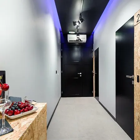 Split Industrial Design Rooms-3