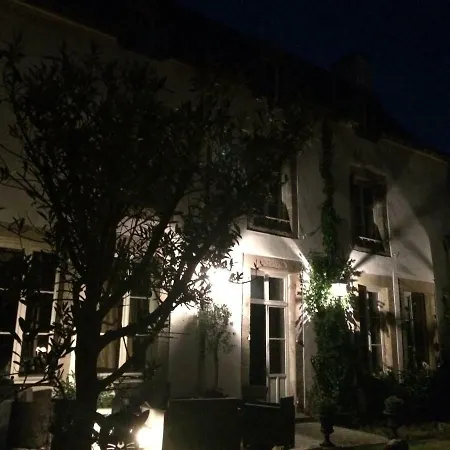 Domaine De La Bastille, Manoir Du Xvll, Bed And Breakfast-2