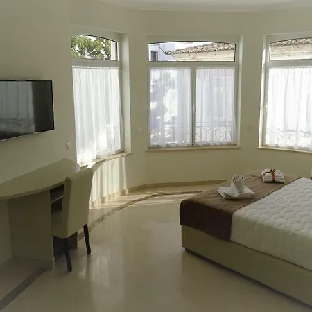 Bowen, Luxury Suites-2