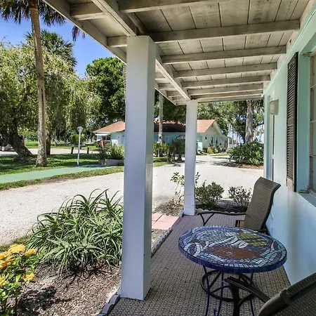 Island View Cottages Sebastian-2