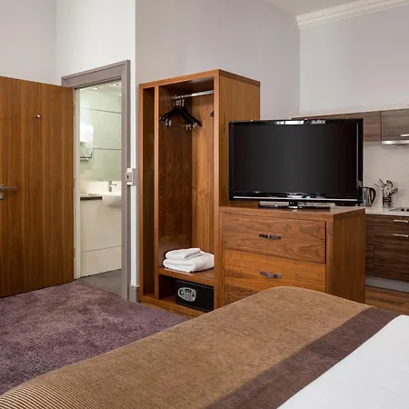 Roomzzz Newcastle City-3