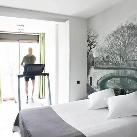 Hostal Un Punto Chic-Joaquin Costa-2