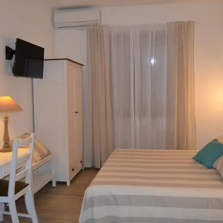 Nuscos Bed And Breakfast-2