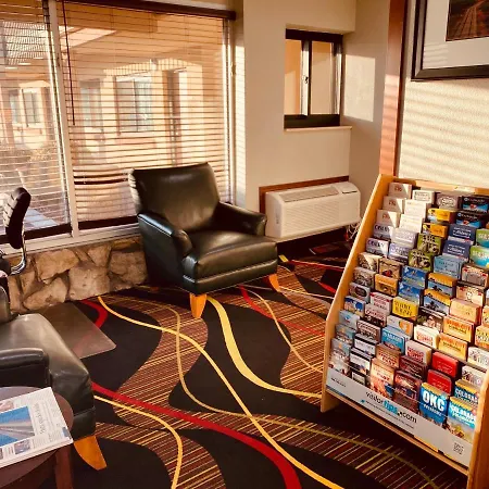 Super 8 By Wyndham Lawrence Ku-2