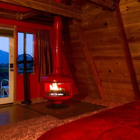 Hicksville Pines Chalets & Motel-3