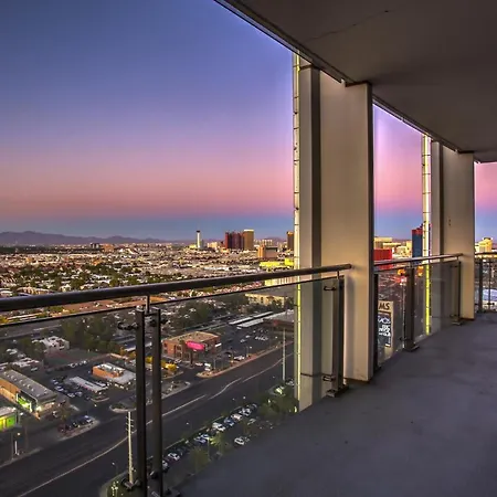 Palms Place Studio With Balcony & Strip View-2